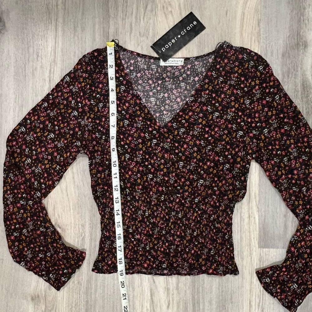 NWT Paper Crane Long Sleeve V Neck Smocked Peasant Top Black Floral Size XS - Picture 2 of 6